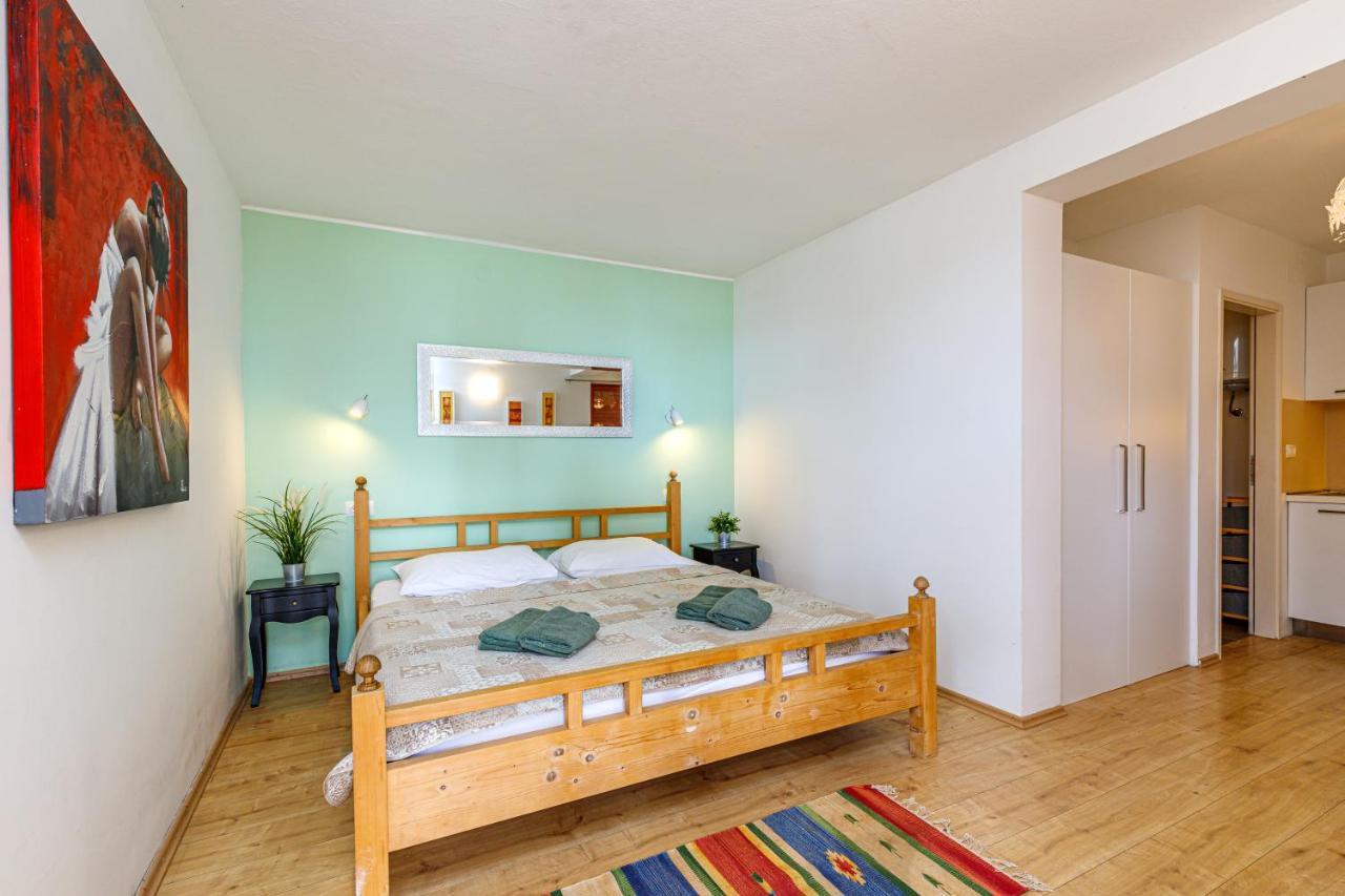 Al Mare Apartments Rovinj Bagian luar foto