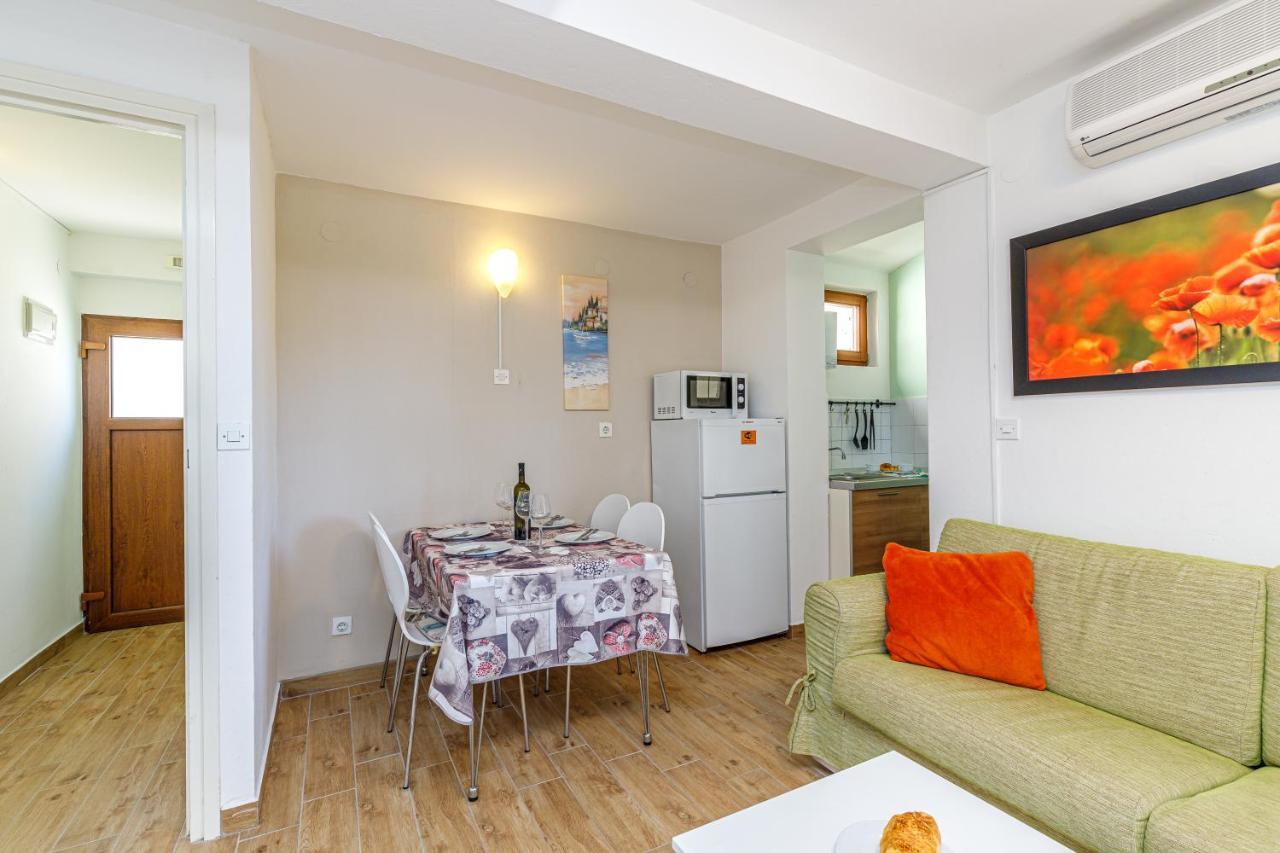 Al Mare Apartments Rovinj Bagian luar foto