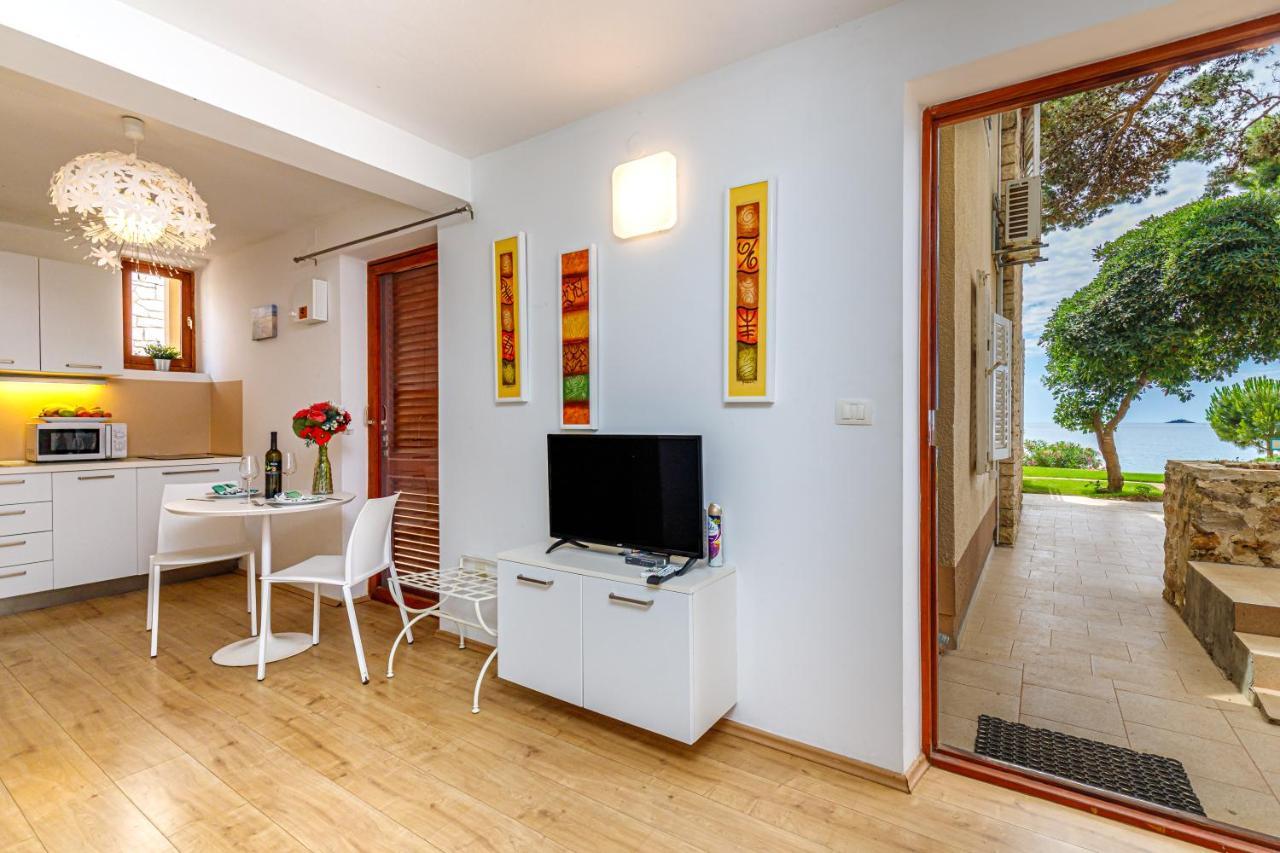 Al Mare Apartments Rovinj Bagian luar foto